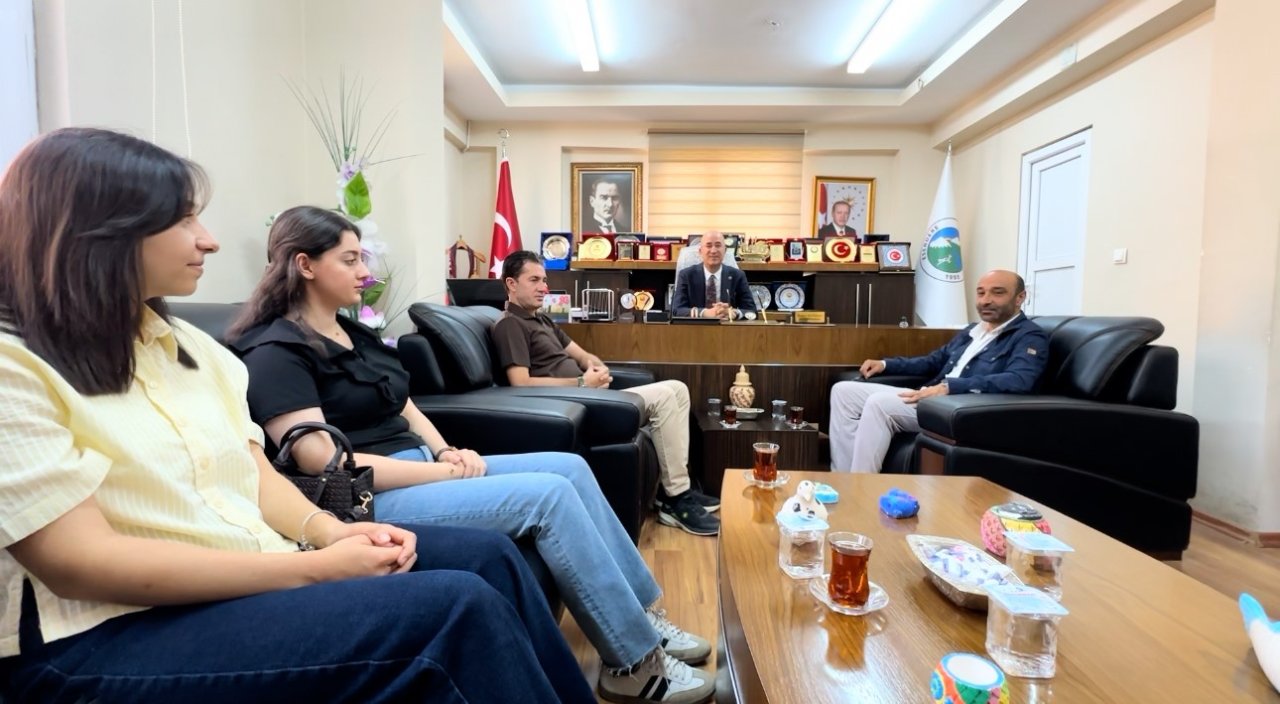 Sınav sonucunu gösteren 100 bin lirayı kaptı! Belediye başkanı sözünü tuttu, paralar hesapta