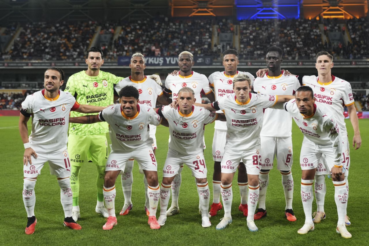 Galatasaray, Süper Lig'de çıktığı 4 maçta 10 puan topladı.