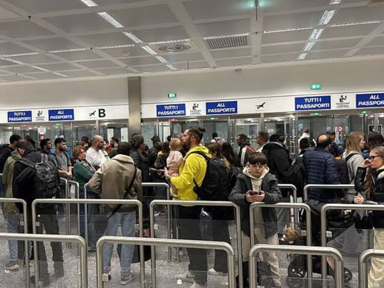 Yarın havalimanlarında mahsur kalabilirsiniz! Schengen'deki o kural değişti, milyonlarca yolcu için kritik uyarı!