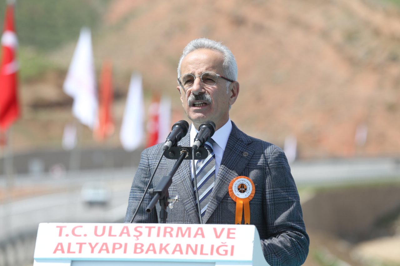 Bakan Uraloğlu müjdeyi verdi! Bir kentimize daha tramvay geliyor: 8 kilometrelik hatta 11 istasyon olacak