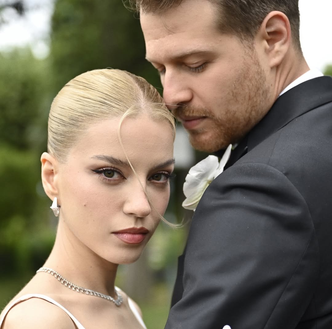 Burak Yörük ve Tuana Yılmaz evlendi! Düğünden ilk kareler geldi