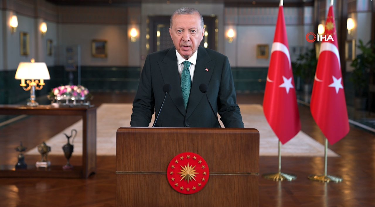 Cumhurbaşkanı Erdoğandan İmam Hatip mesajı: Her alanda adanmışlıkla hizmet ediyorlar