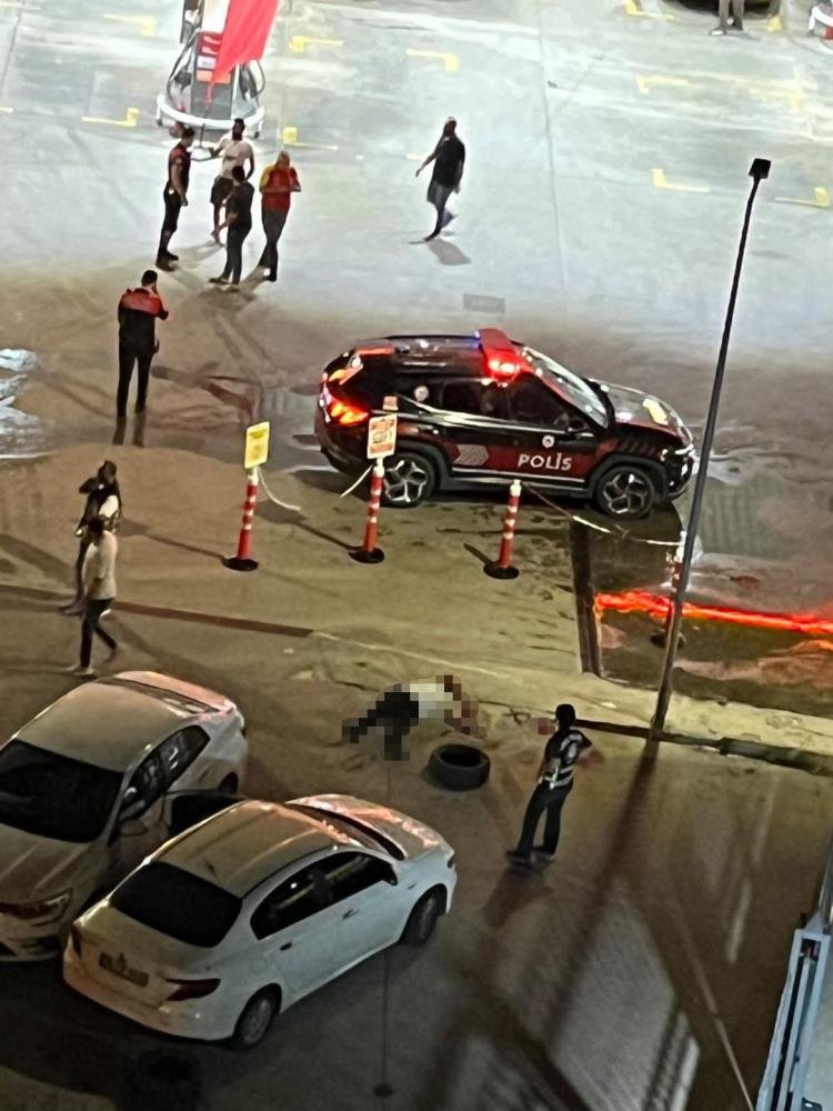 Esenyurt’ta polise silahlı saldırı! Korsan taksici dehşet saçtı