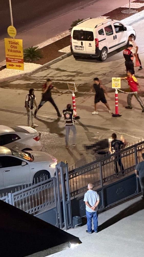 Esenyurt’ta polise silahlı saldırı! Korsan taksici dehşet saçtı