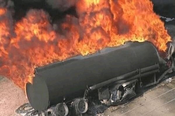 İran'da ortalık savaş alanına döndü! Zincirleme kazada tanker alev topuna döndü: 10 ölü