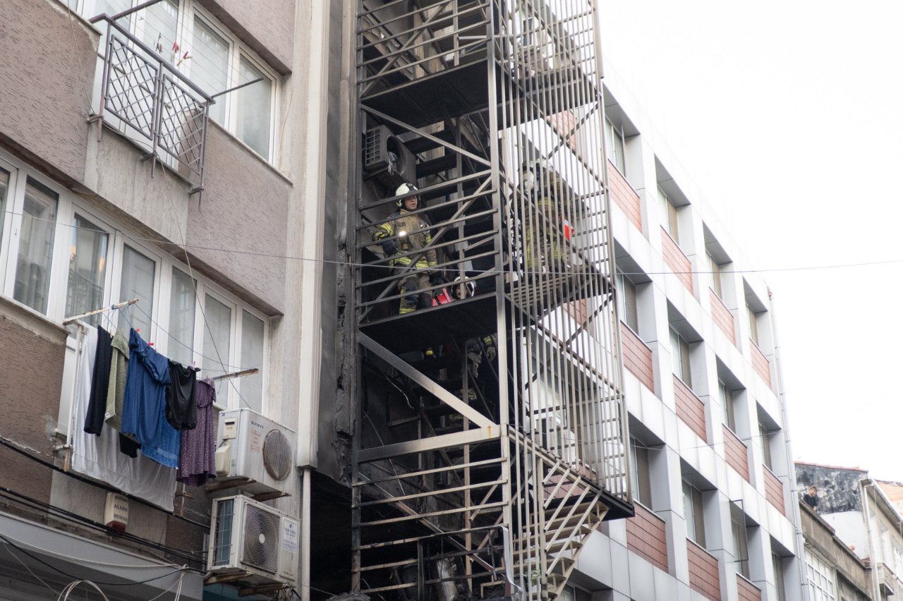 İstanbul Bakırköy'de otel yangını! Çok sayıda yaralı var