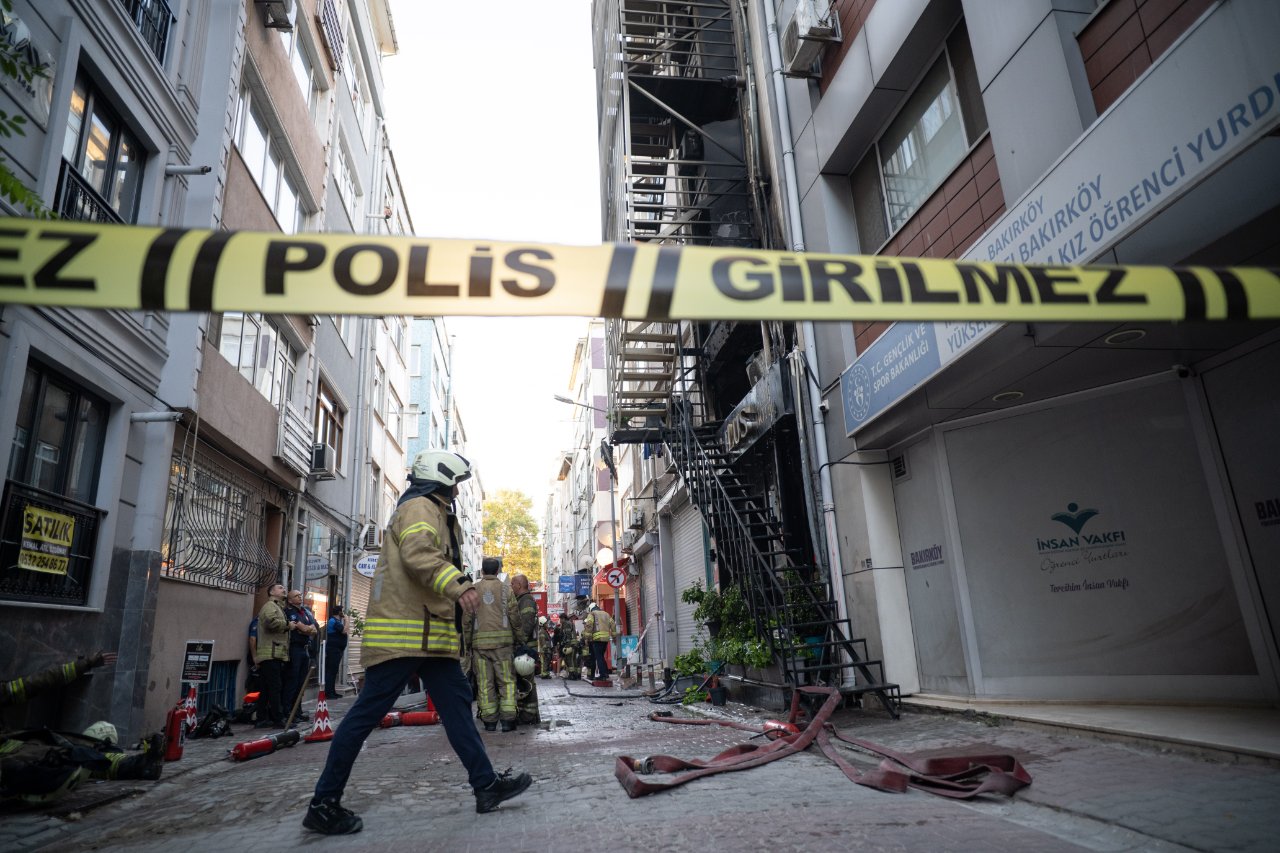 İstanbul Bakırköy'de otel yangını! Çok sayıda yaralı var