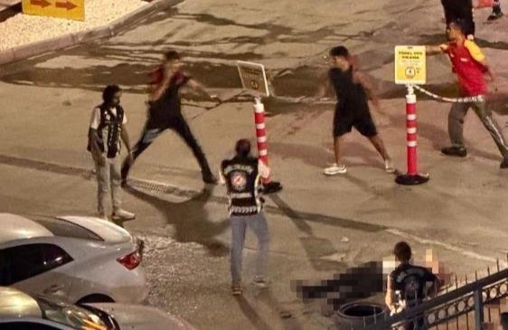 İstanbul Esenyurtta trafik uygulamasında silahlı saldırı! Korsan taksici, polisi şehit etti