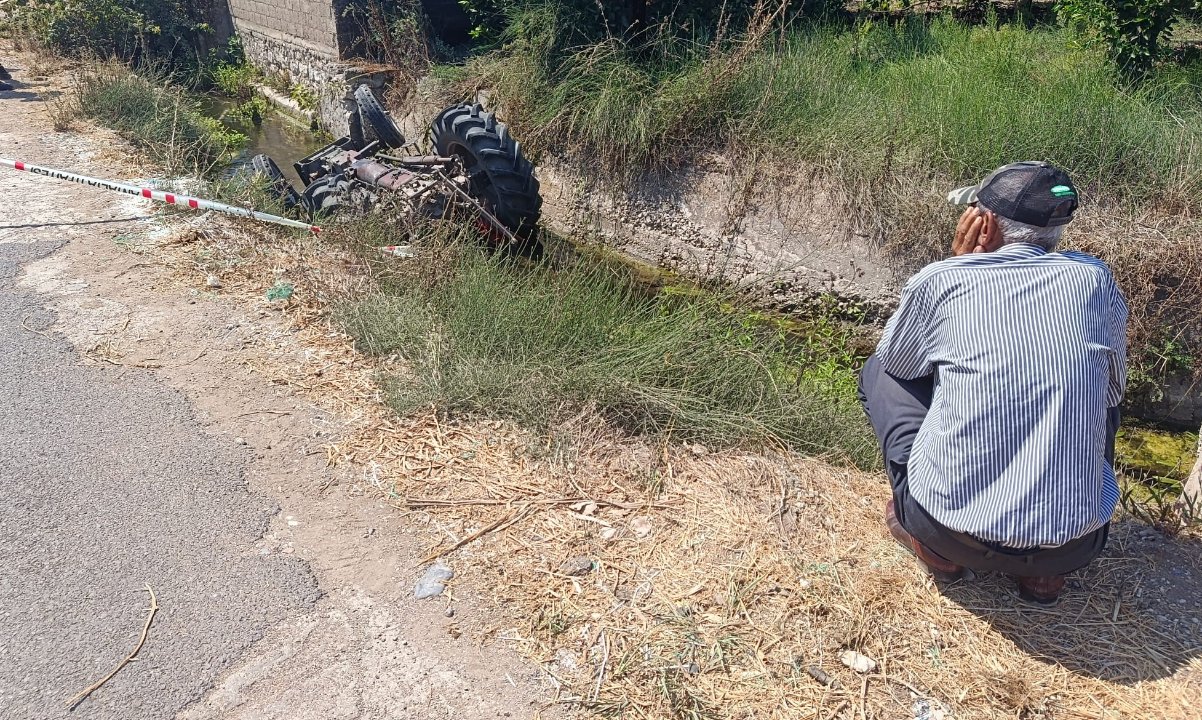 Kanal düşen traktörün sürücüsü can verdi! Kalp krizi iddiası kahretti