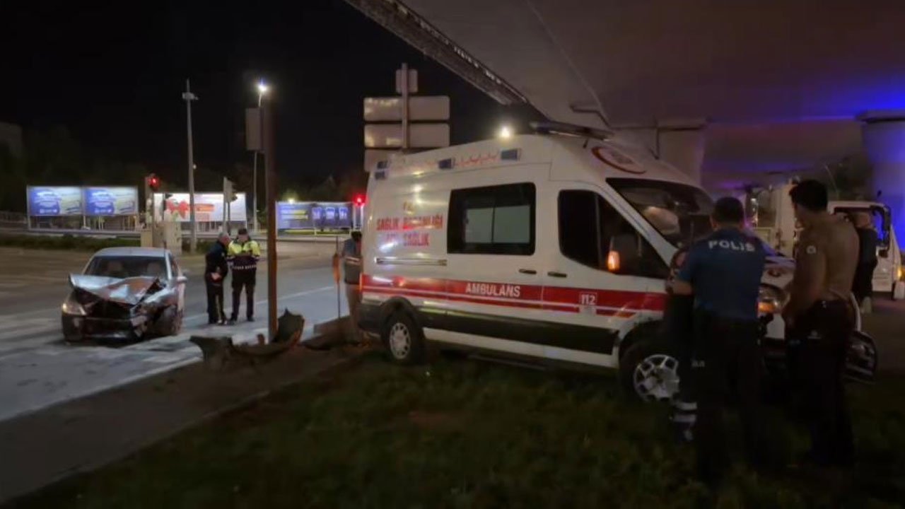Kayseri'de can pazarı! Hasta taşıyan ambulans otomobile çarptı, çok sayıda yaralı var