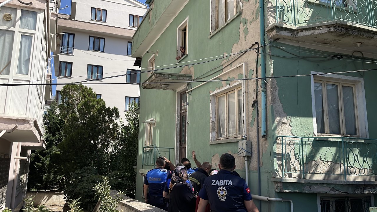 Kötü koku ihbarına giden ekipleri şoke eden manzara
