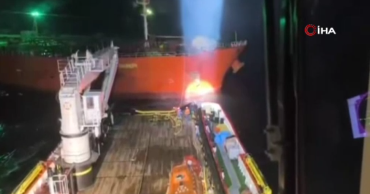 Marmara Adası açıklarında dev tanker arıza yaptı