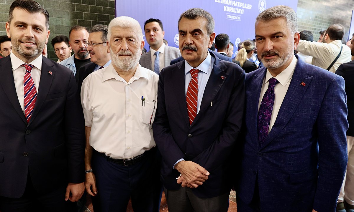 Öğretmenlerin kıyafet düzenlemesine Bakan Tekinden son nokta: Bu bir hatırlatmadır