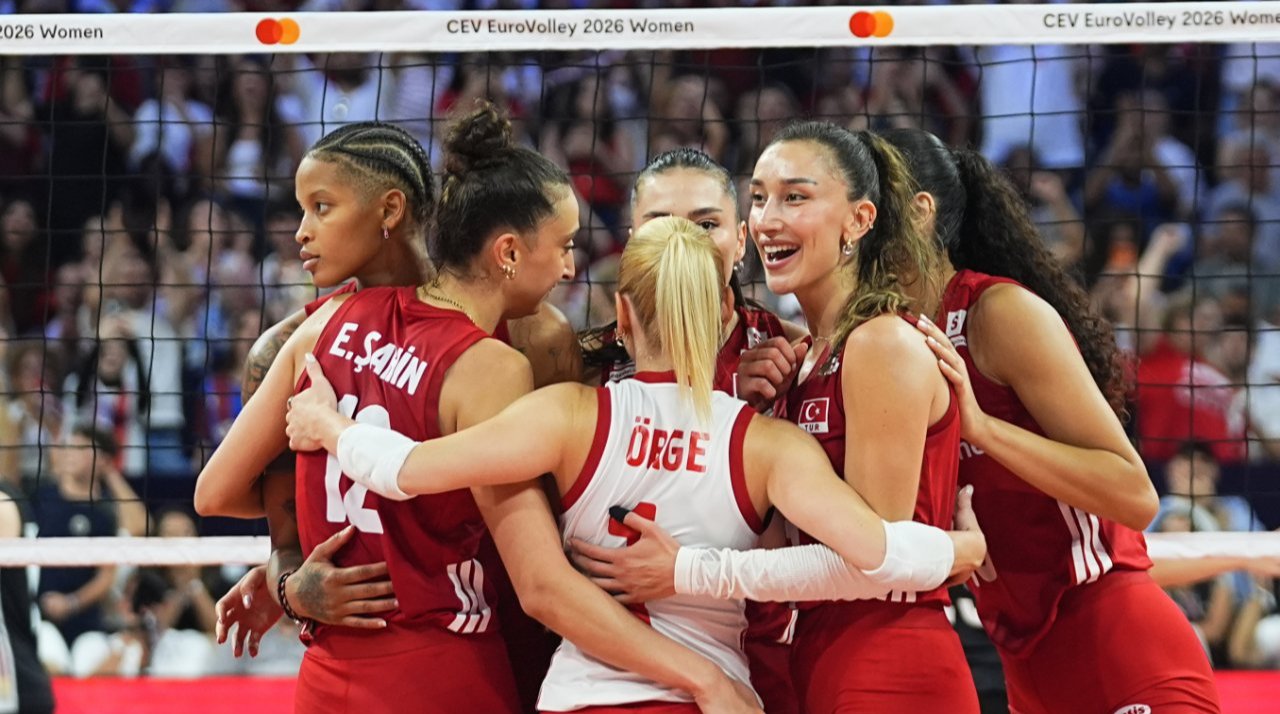 Türkiye-Sırbistan voleybol maçı hangi kanalda, nereden izlenir? Filenin Sultanları yarı finalde