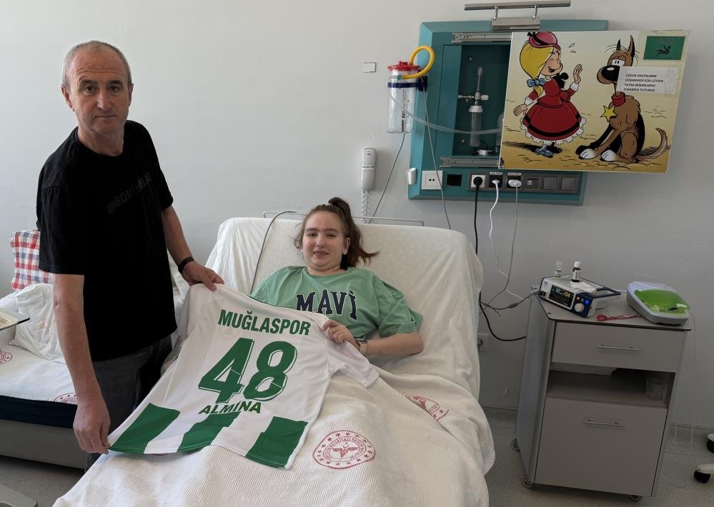 Celal Çakmak, kızı Almina'yı hiç yalnız bırakmıyor