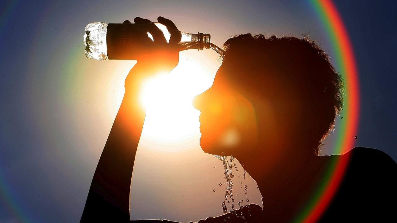 Bir yanda 40 derece sıcaklık, diğer yanda sağanak!