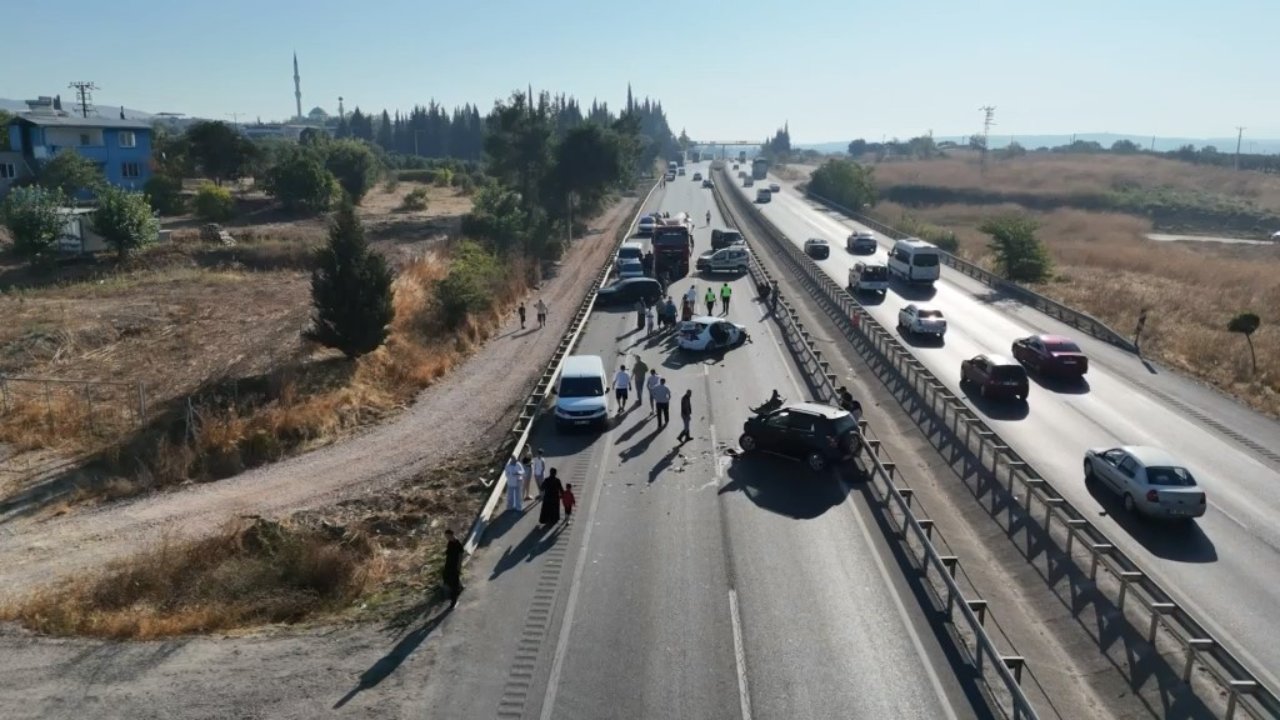 Bursa'da tırdan yola dökülen mazot kazaya neden oldu! 10 araç birbirine girdi