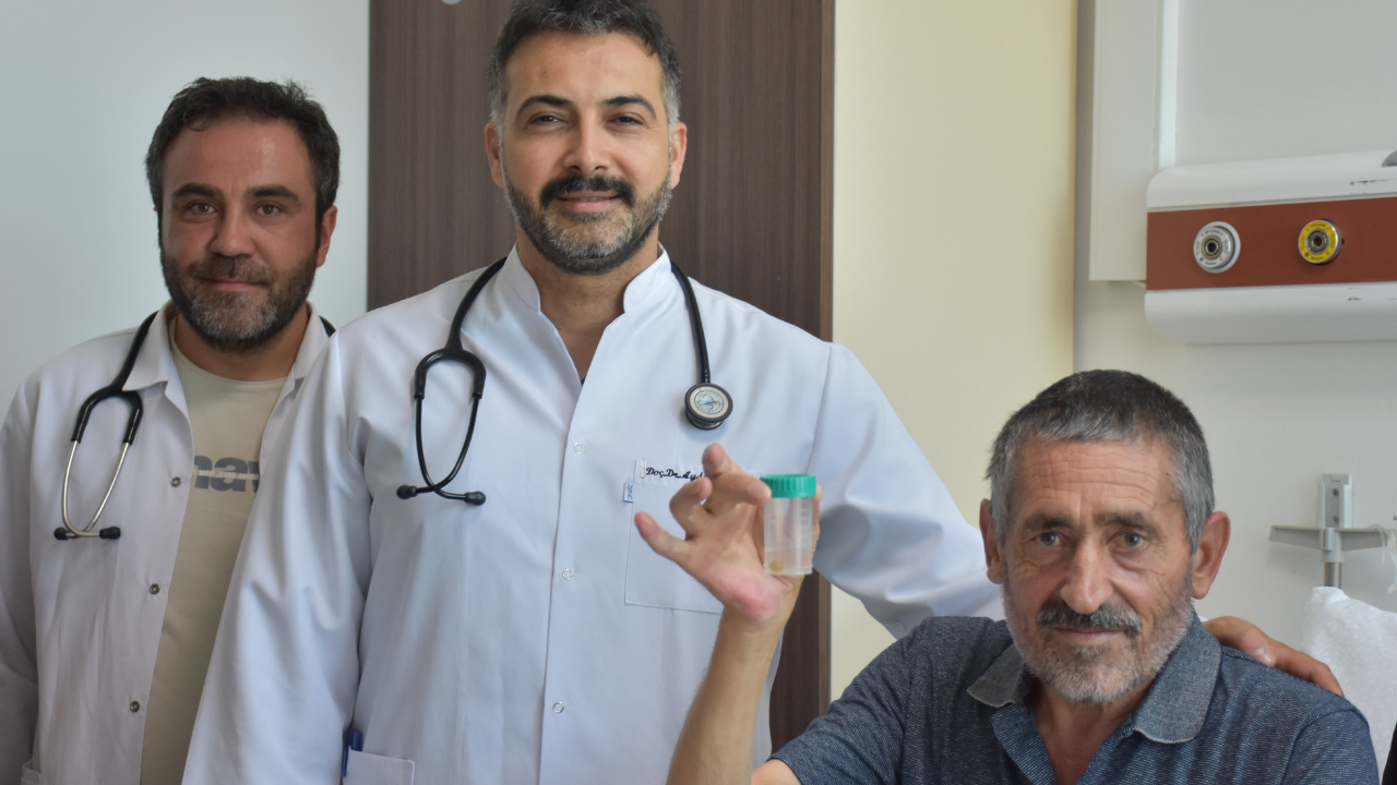İki yıldır ‘şifa’ niyetine yutuyormuş: Nefes darlığıyla gitmişti, akciğerinden çıkan doktorları bile şaşkına çevirdi