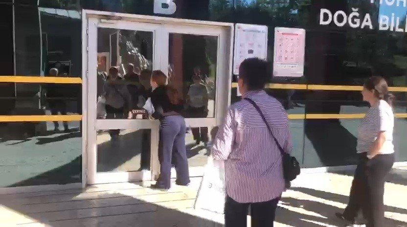 KPSS’ye 1 saniyeyle geç kaldı! Gözyaşları içinde kapıda kaldı