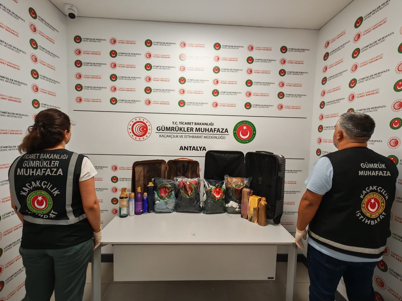 Piyasa değeri 70 milyon lira! Valizler kontrol edildi, hepsi ele geçirildi