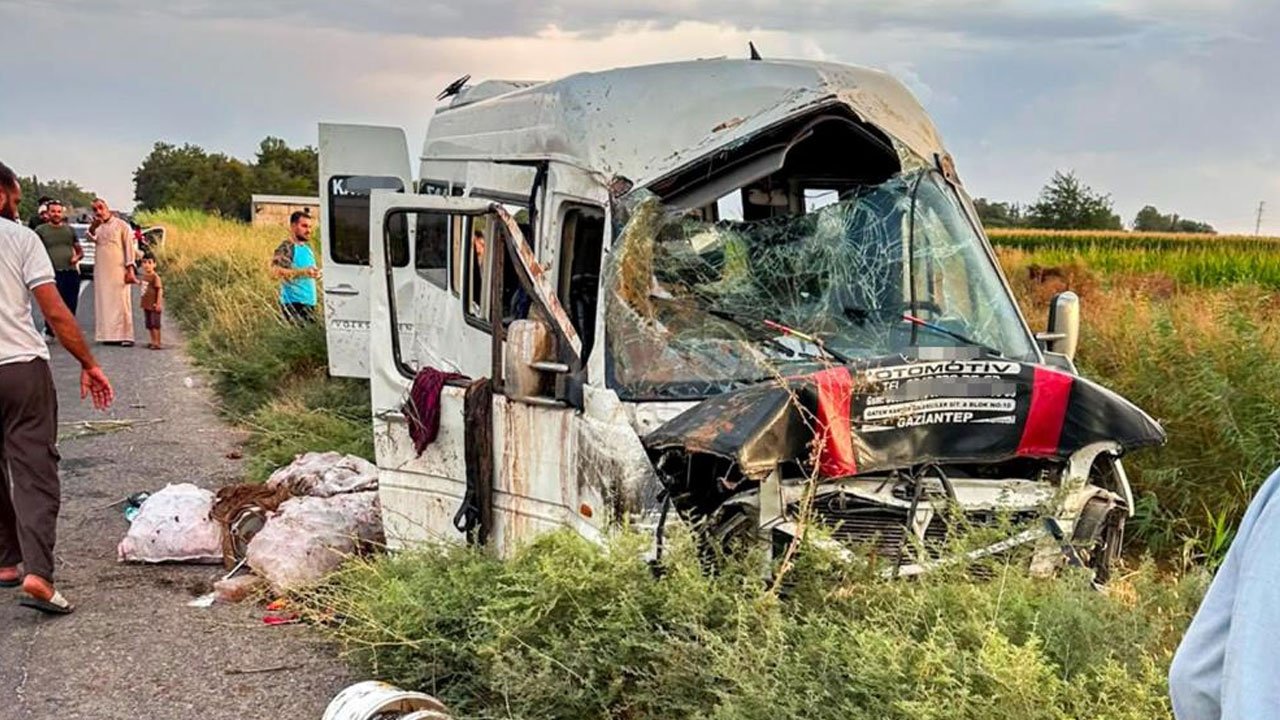 Şanlıurfa'da can pazarı! Tarım işçilerini taşıyan servis kanala devrildi: 15 yaralı