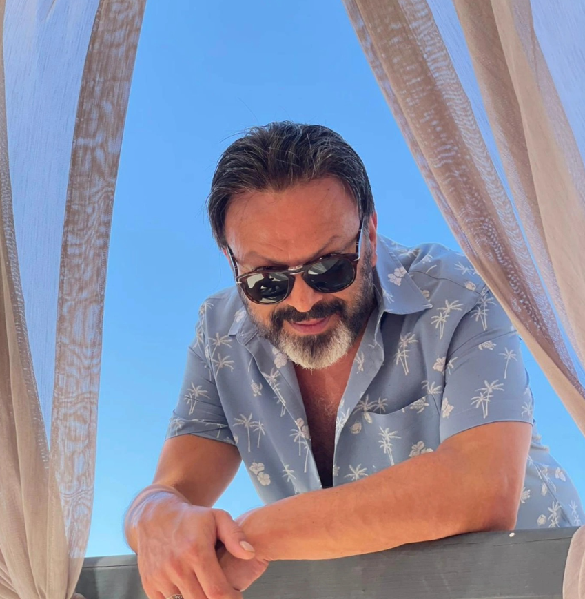 Serhat Kılıçın ani ölümü sevenlerini yıktı: Sanat camiasından peş peşe veda mesajları yağdı