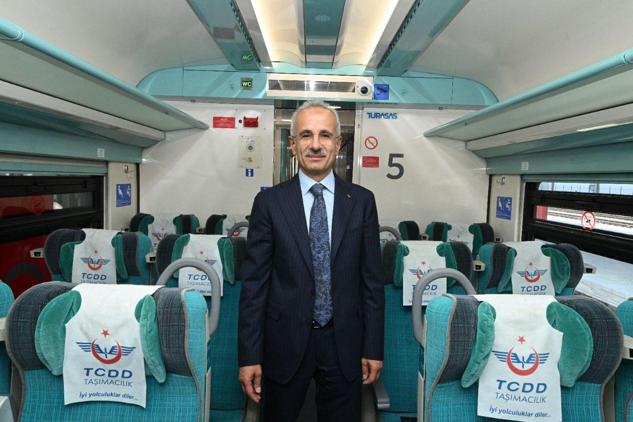 Ulaştırma ve Altyapı Bakanı Abdülkadir Uraloğlu