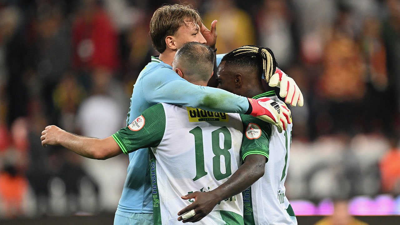 Bursaspor, Manisa'da 3 puanı aldı