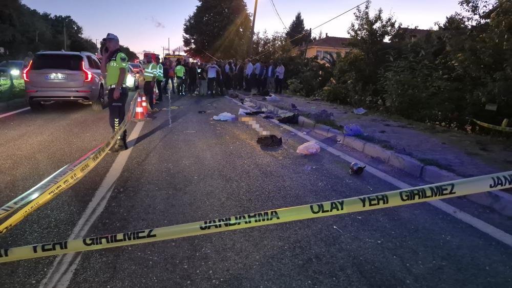 Düzce'de can pazarı! Tır ile patpat çarpıştı, çok sayıda ölü ve yaralı var