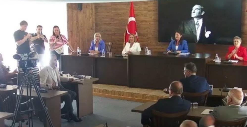 Edirne Belediye Meclisi karıştı! Sözlü tartışma kavgaya döndü