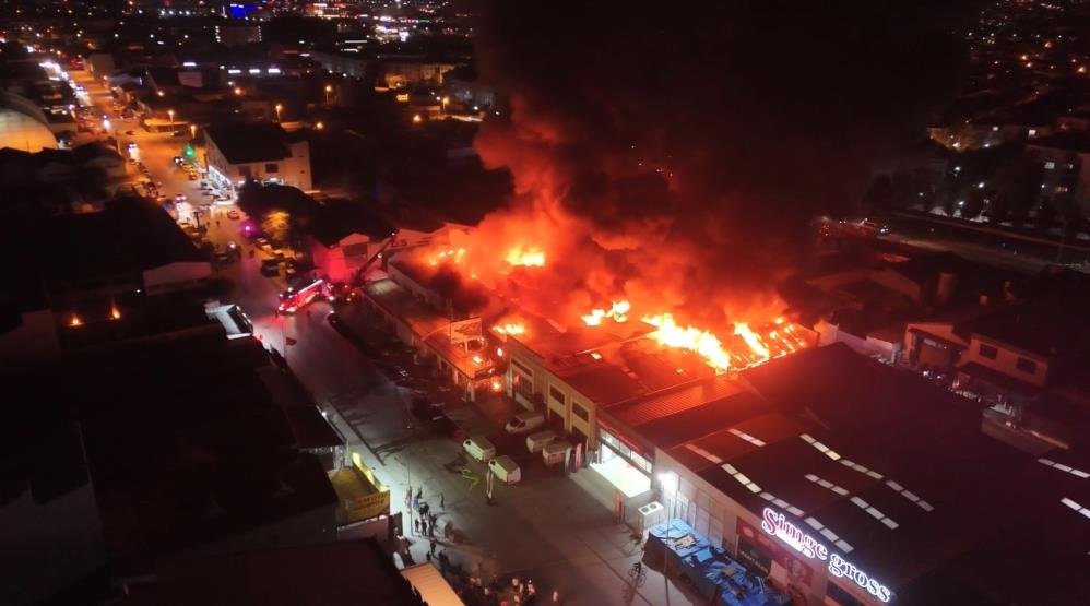 Eskişehir’de sıcak saatler! Alevler hızla yayıldı, yardıma TOMA yetişti