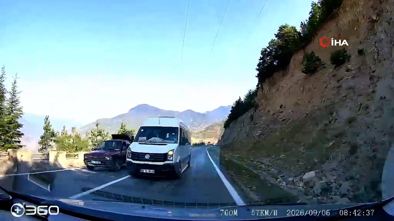 Karşı şeride geçen minibüsle kafa kafaya gelmekten son anda kurtuldu! O anlar araç kamerasında