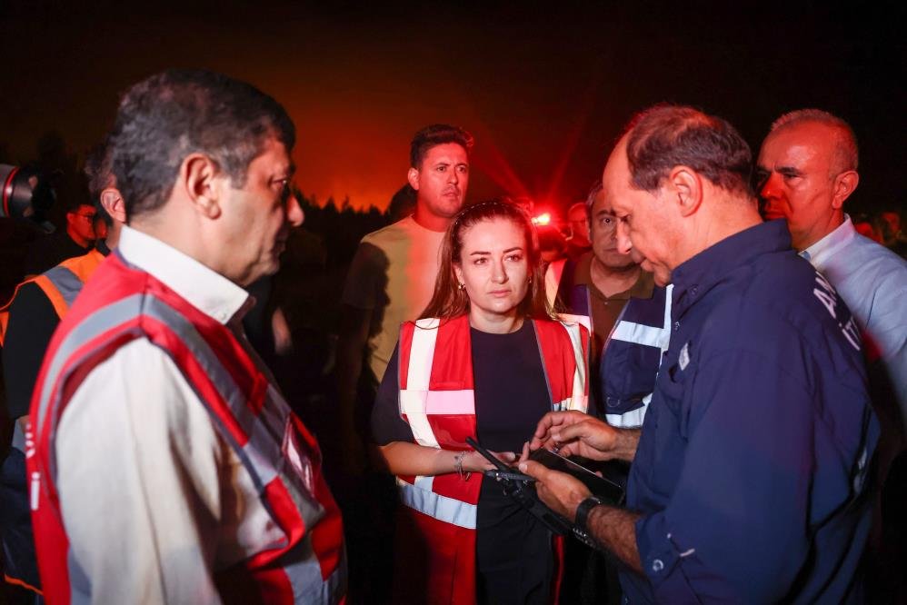 Antalya'da orman yangını giderek yayılıyor! Bölgedeki evler tahliye edildi