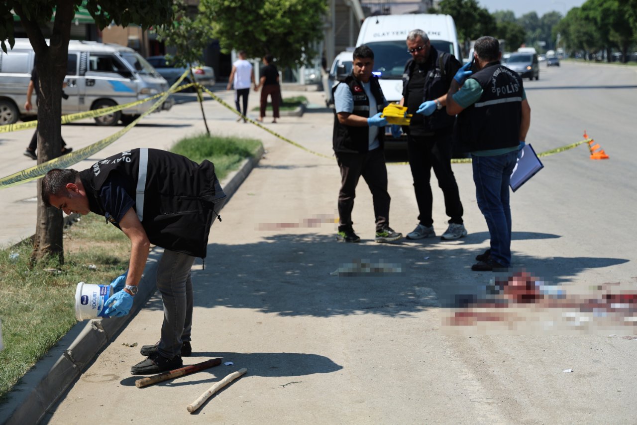 Boşanma davası çıkışında sopalı bıçaklı kavga: 1 ölü, 5 yaralı var