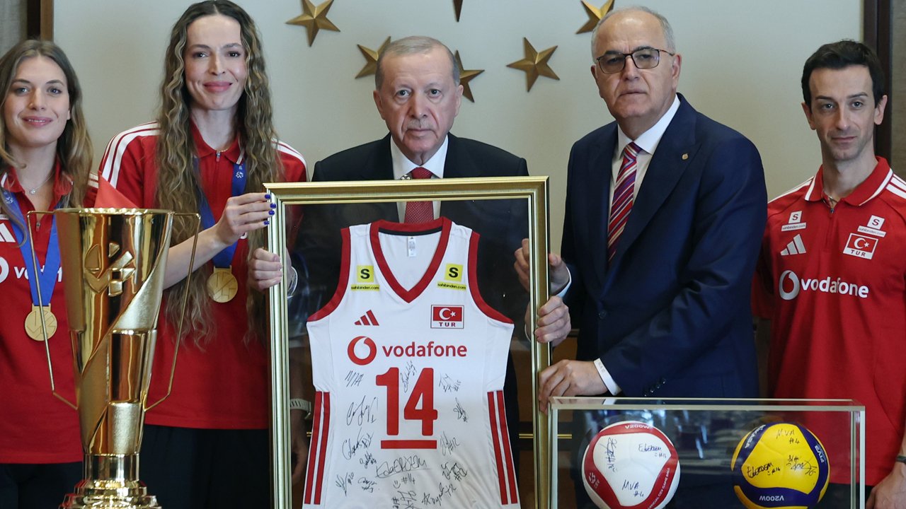 Cumhurbaşkanı Erdoğan, Avrupa Şampiyonu Filenin Sultanları'nı kabul etti