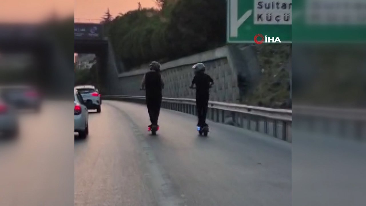 Otoyolda canlarını hiçe saydılar! Yoğun trafikte kilometrelerce skuter sürdüler