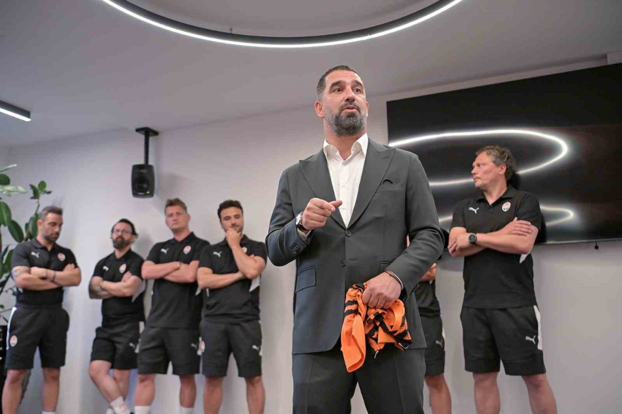 Arda Turan, Shakhtar Donets'te ikinci sezonunu geçiriyor.