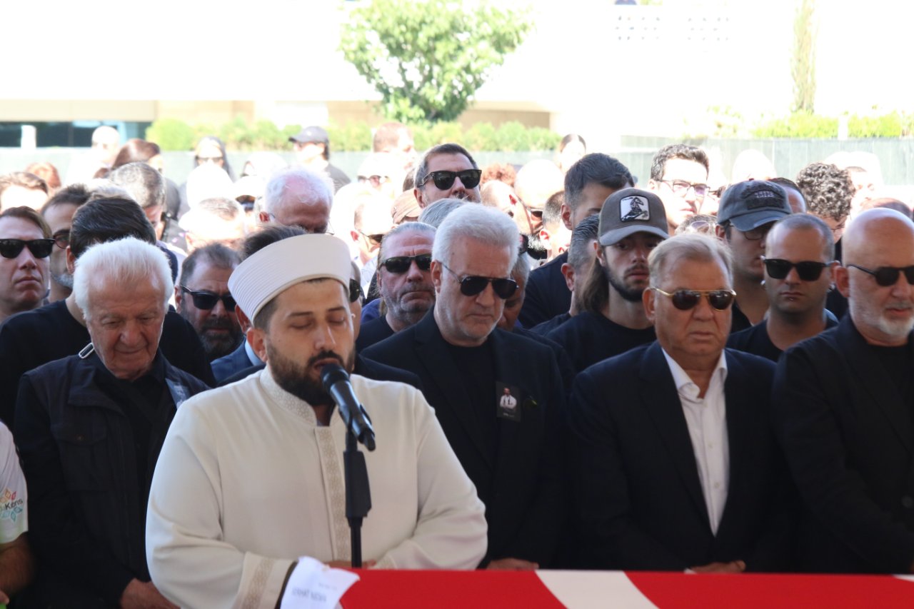 Ünlü oyuncuya son görev! Evinde ölü bulunan Serhat Kılıç defnedildi