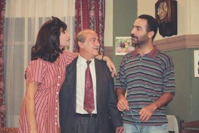 Bir Demet Tiyatro’dan Lütfiye ve Mükremin’in babası Erdoğan Dikmen.