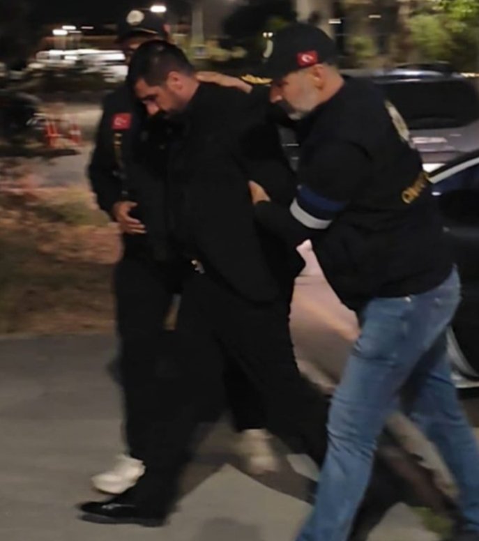 Vanlı Kara Haydarı gözaltına aldıran video! Polisleri karşıladığı anı da şova çevirmiş