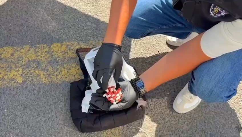Zehir tacirlerinin sinsi tezgahı ifşa oldu! Cips ve ıslak mendil paketlerine saklamışlar