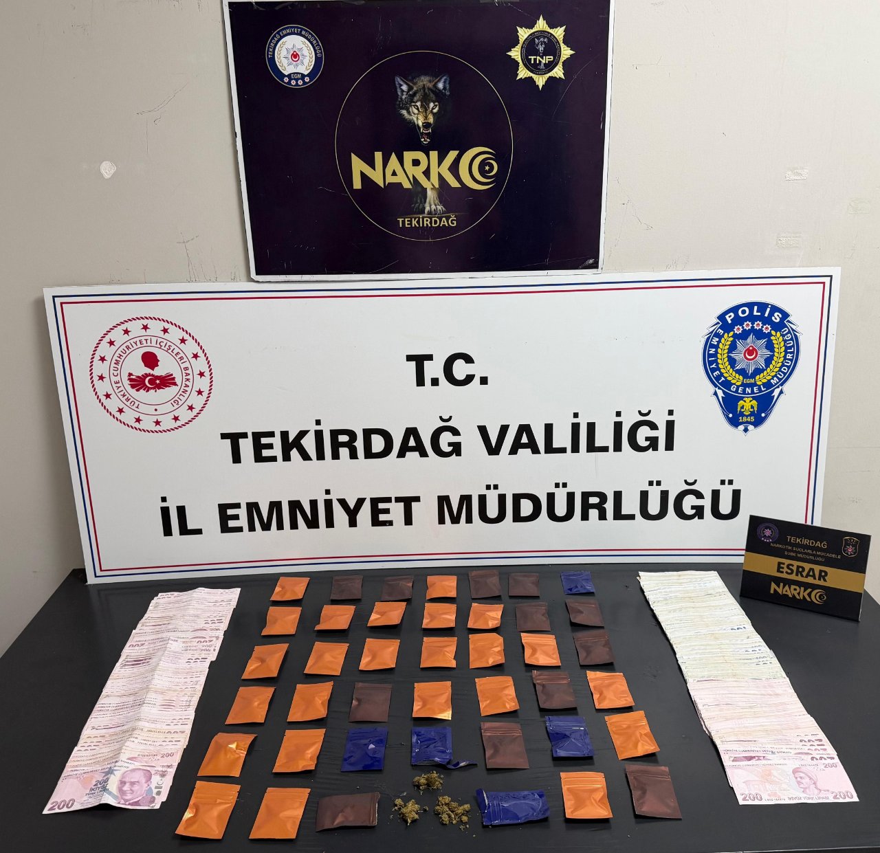 Zehir tacirlerinin sinsi tezgahı ifşa oldu! Cips ve ıslak mendil paketlerine saklamışlar