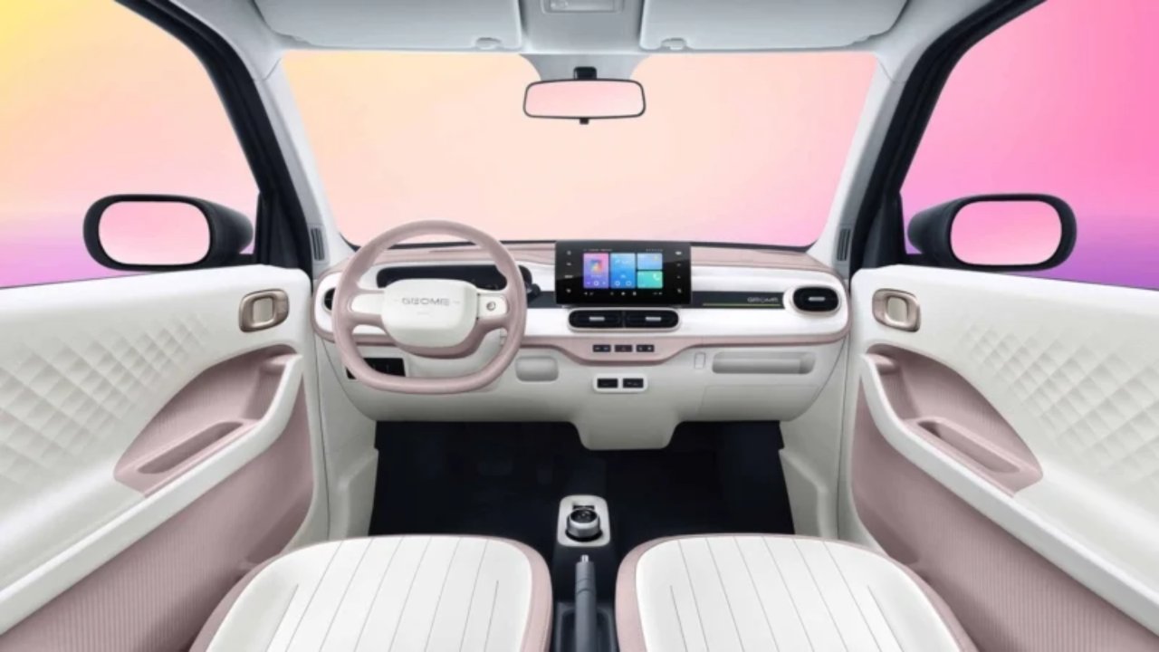 316 bin TL'lik elektrikli otomobilde 210 km menzil! Geely Panda Mini yenilendi