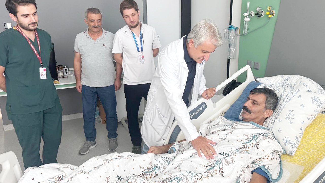 Böbreğinden 2,5 kiloluk dev kitle çıktı