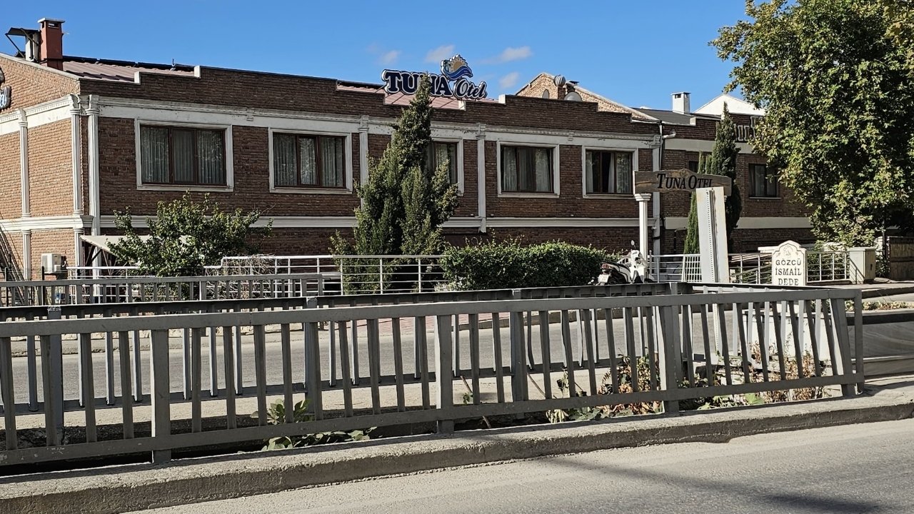 Çanakkale'de otel odasında 2 çocukla yakalanan iş adamı tutuklandı