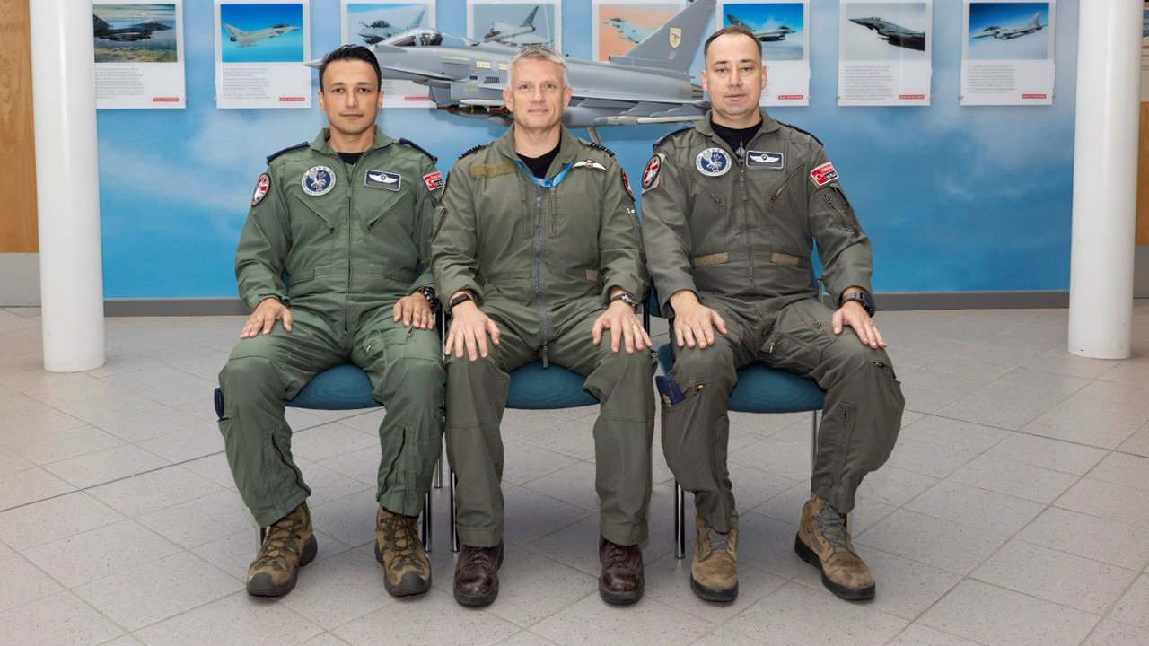 Eurofighter sürecinde kritik aşama! Türk pilotlar uçuş eğitimine başladı