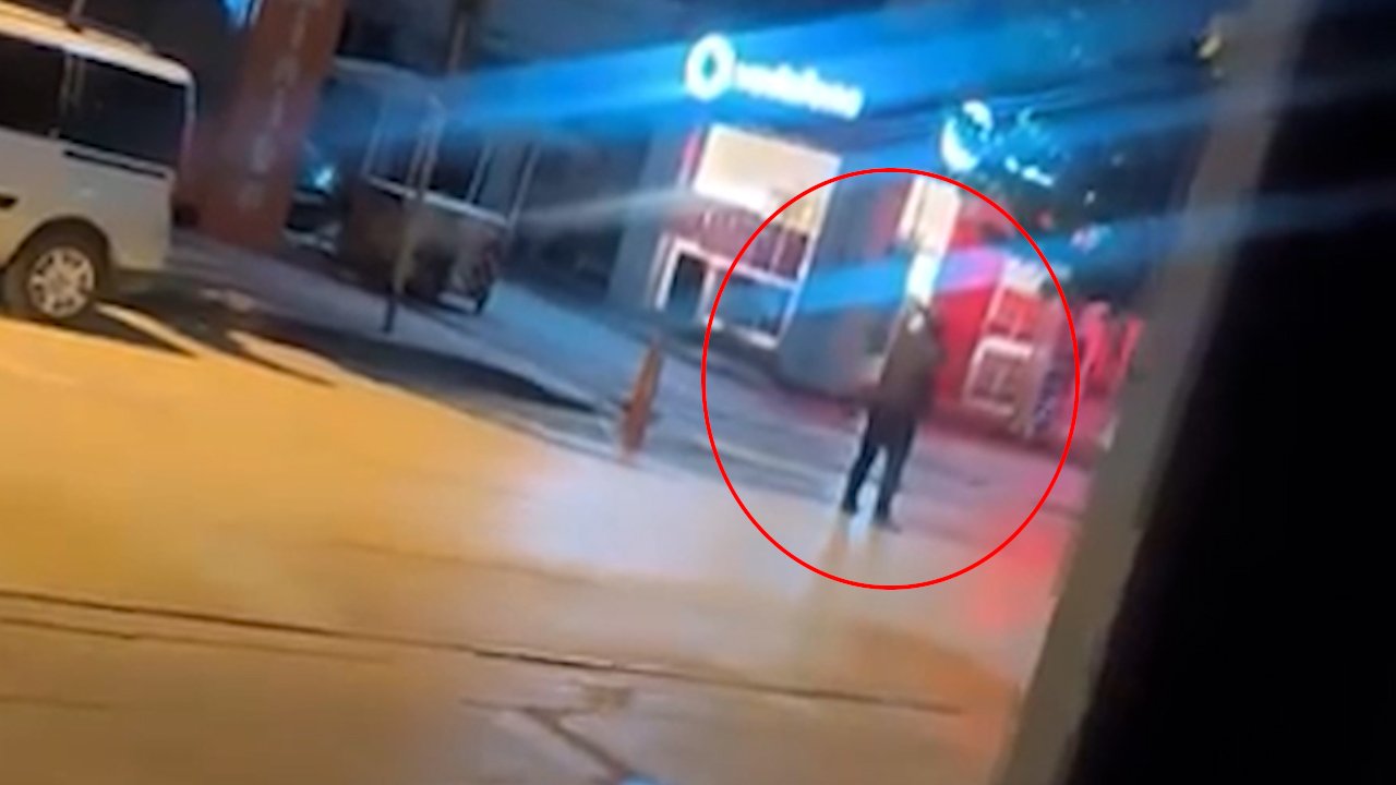 Görüntüler polisi harekete geçirdi! Sokak ortasında silah sıkan şüpheli gözaltında