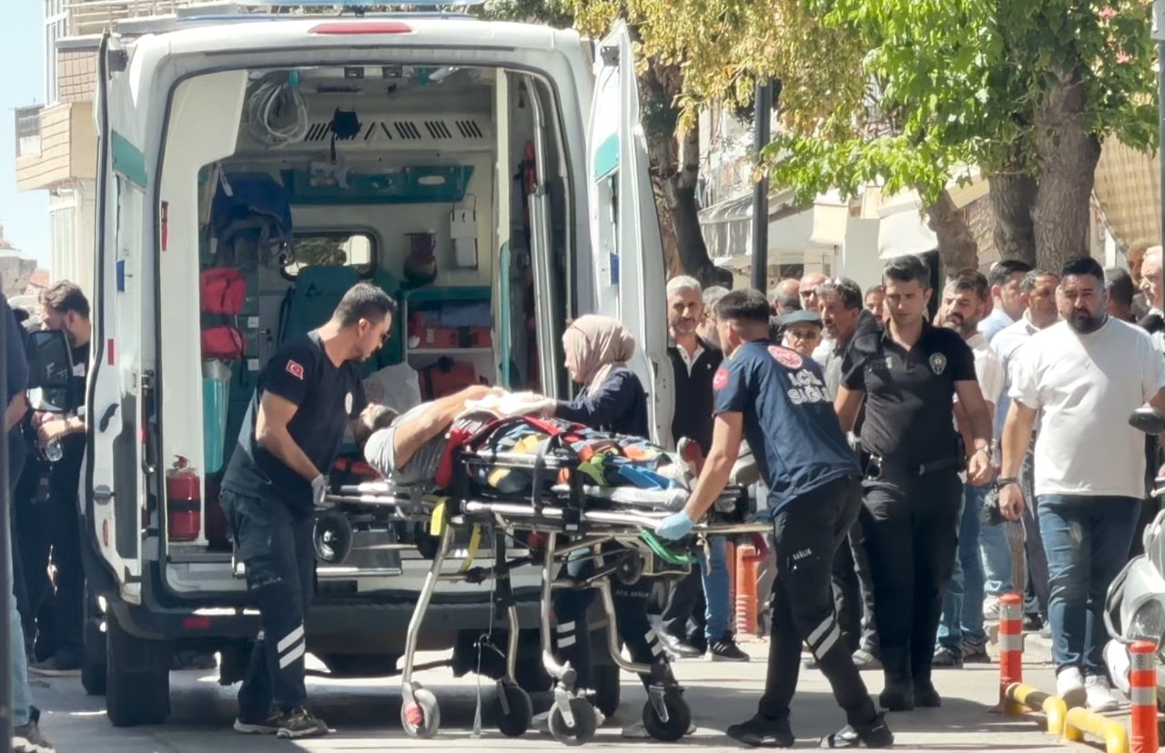 Hırdavatçıdan bıçak alıp kendini yaralayan adam yoğun bakıma alındı