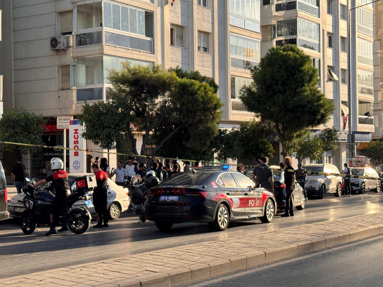 İzmir’de rehine krizi! Banka soyguncusu özel harekatı görünce teslim oldu