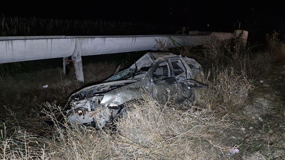 Karaman'da feci kaza! Takla atan araçtan fırlayıp can verdi